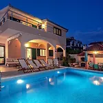 Villa Sea Flower Beachfront *