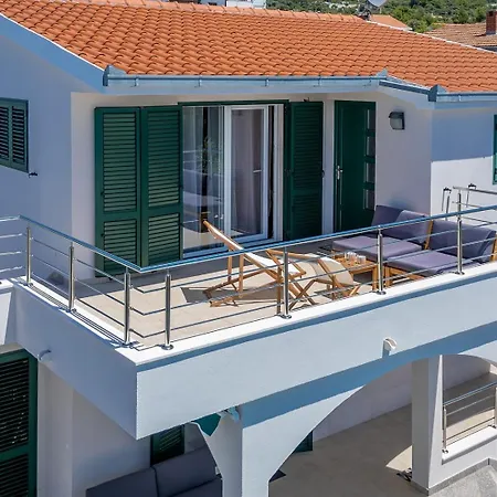 Sea Flower Beachfront וילה *