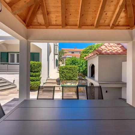 Sea Flower Beachfront