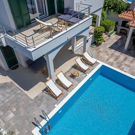 Sea Flower Beachfront וילה *