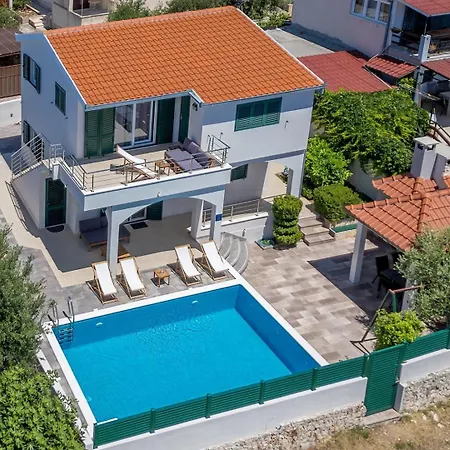 Sea Flower Beachfront Villa Sevid