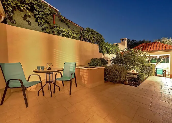 Sea Flower Beachfront סביד