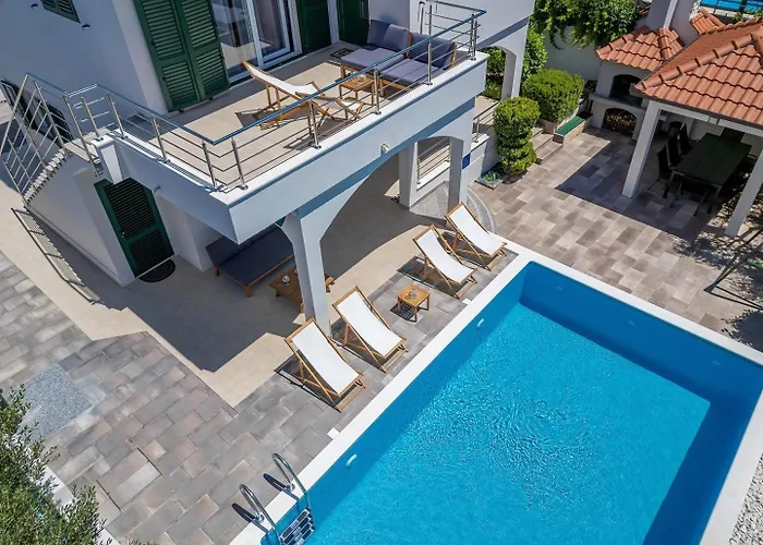Sea Flower Beachfront Villa *