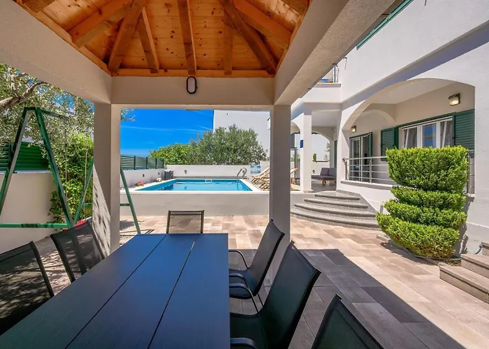 Sea Flower Beachfront * סביד